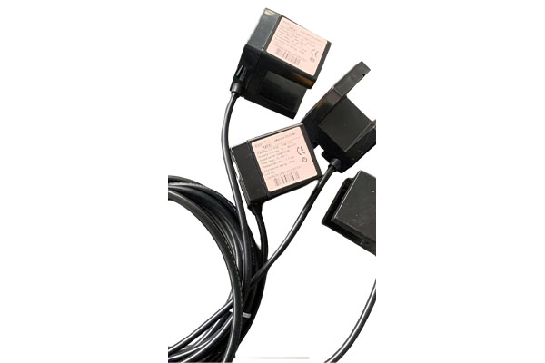 How does the photoelectric switch ensure measurement accuracy in high-precision detection tasks?